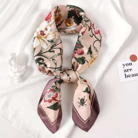 HACY SCARF - Picture 1 of 2